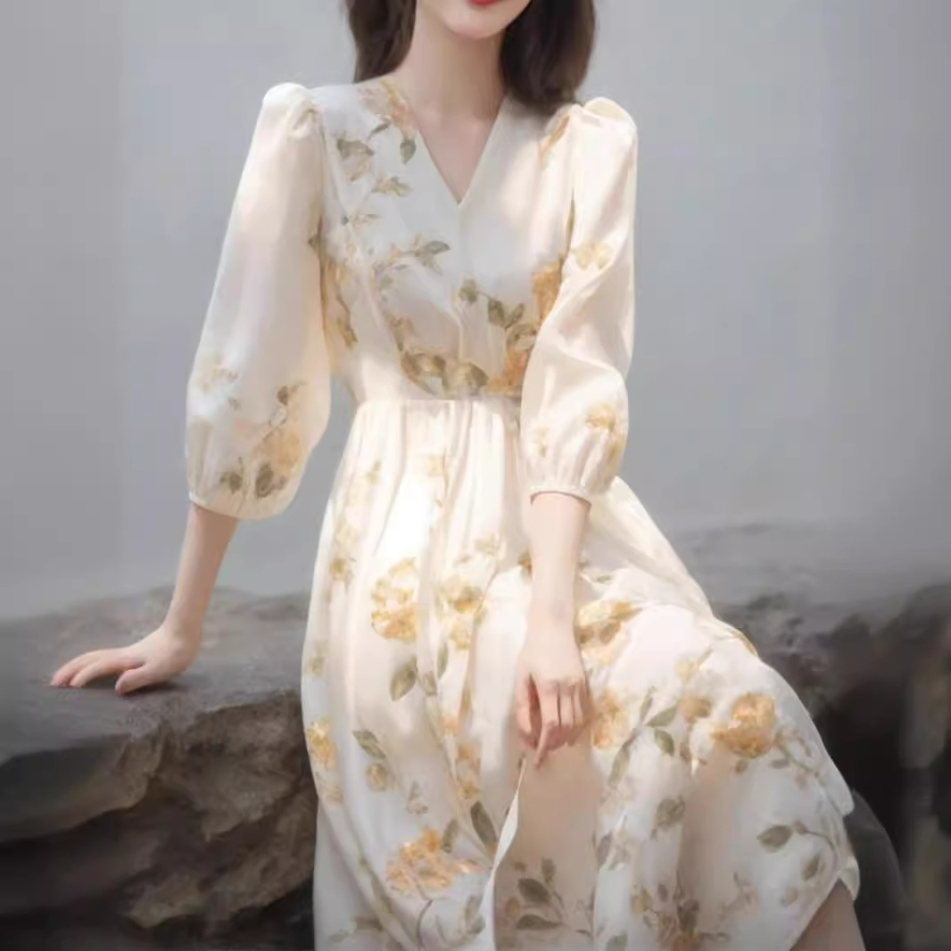New Chinese-style high-end exquisite French style seaside vacation snowflake woven floral dress for women's summer mid-length dress Application Scenario