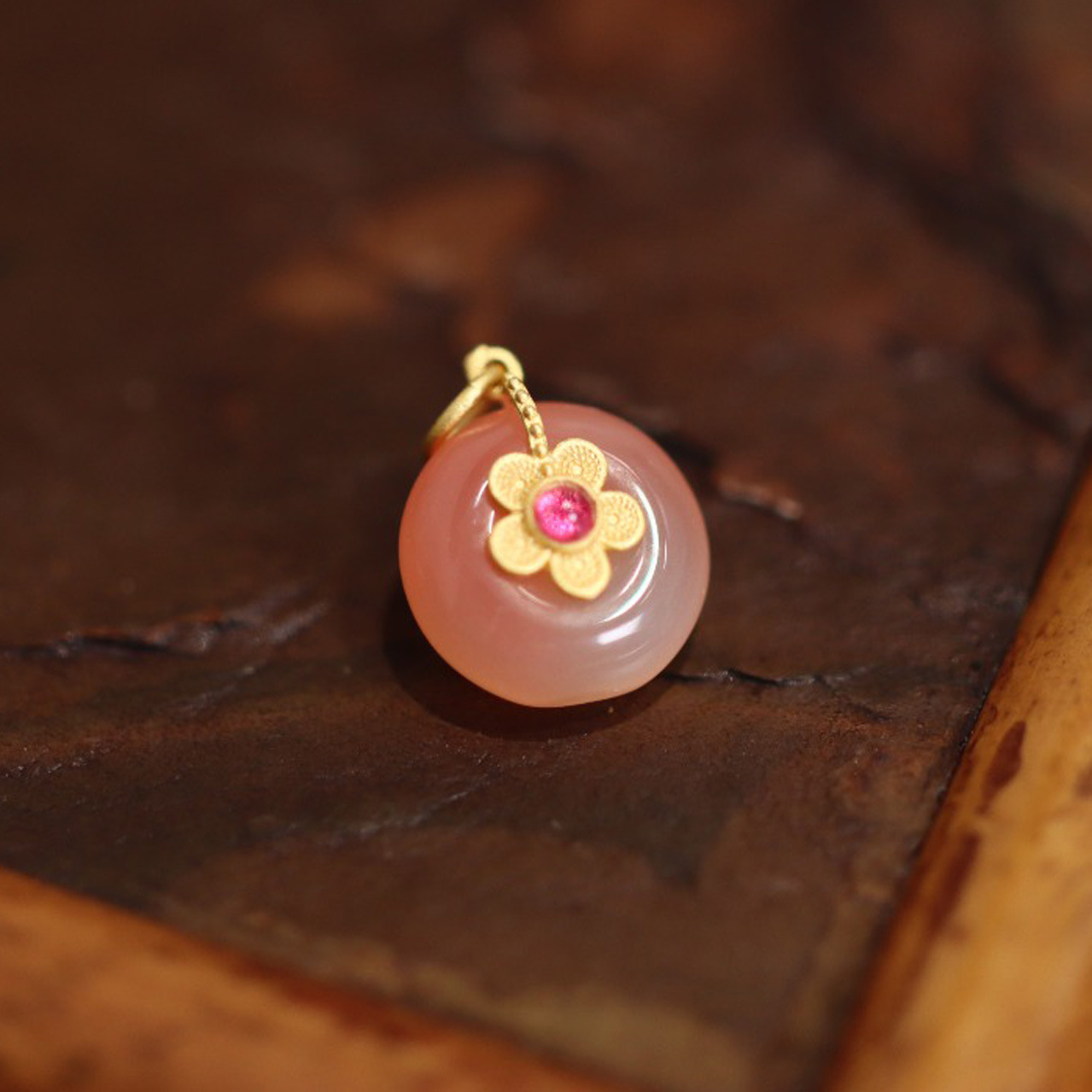 New natural salt source agate jewelry accessory, pink peace pendant set with S925 silver gold-plated small flower non-red accessory details Picture