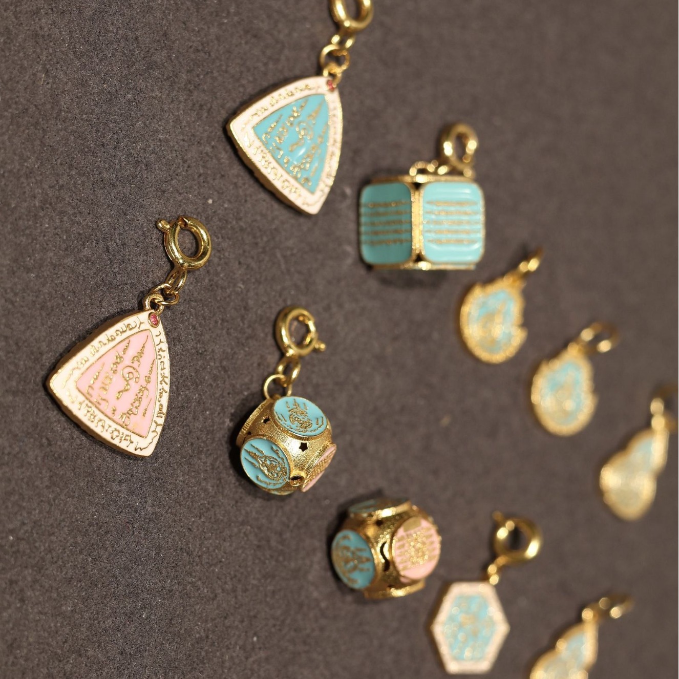 国潮系列潮流新款粉蓝五条经手链手串吊坠方糖隔珠六角小葫芦铜镀24k真金