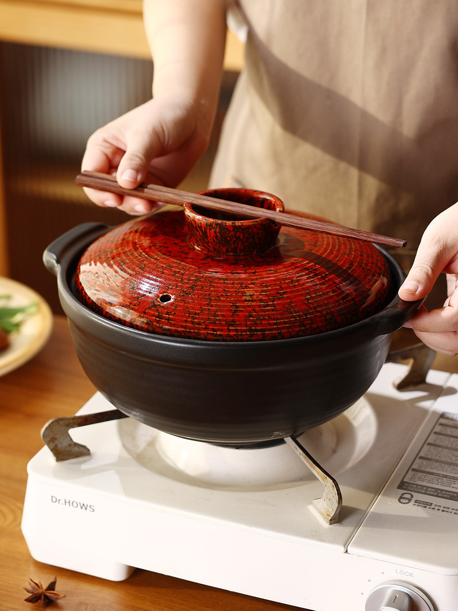 Wholesale of new Chinese-style high-appearance quality clay pot stew pot, household open flame high-temperature resistant soup ceramic clay pot Application Scenario