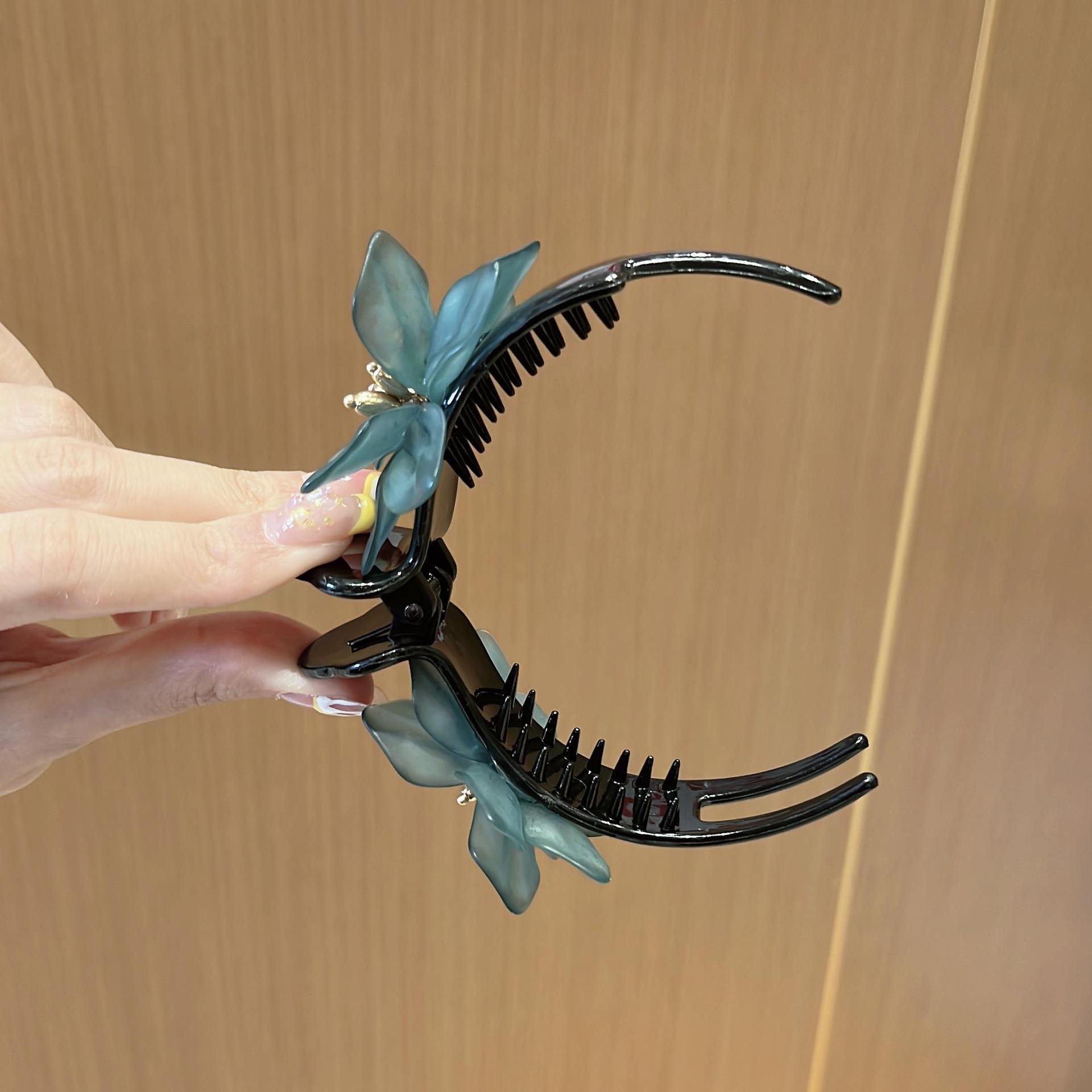The handcrafted flower-shaped fish-mouth clip, top clip, back of the head, and hair clipping clip are all elegant Korean-style hair accessories Application Scenario