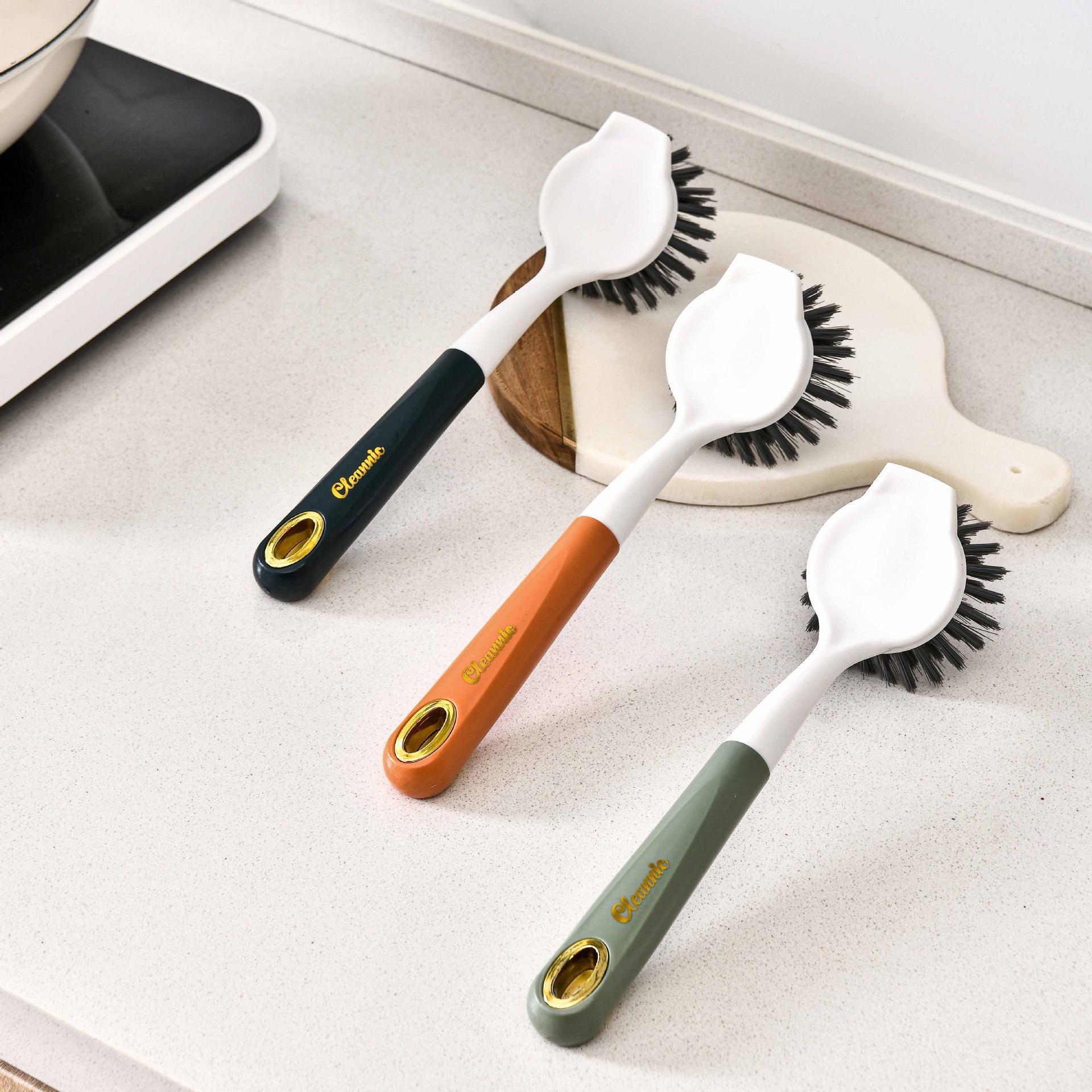 Wholesale plastic pot washing brush, non-stick pot brush, detachable and replaceable, powerful in removing stains without hurting hands Application Scenario