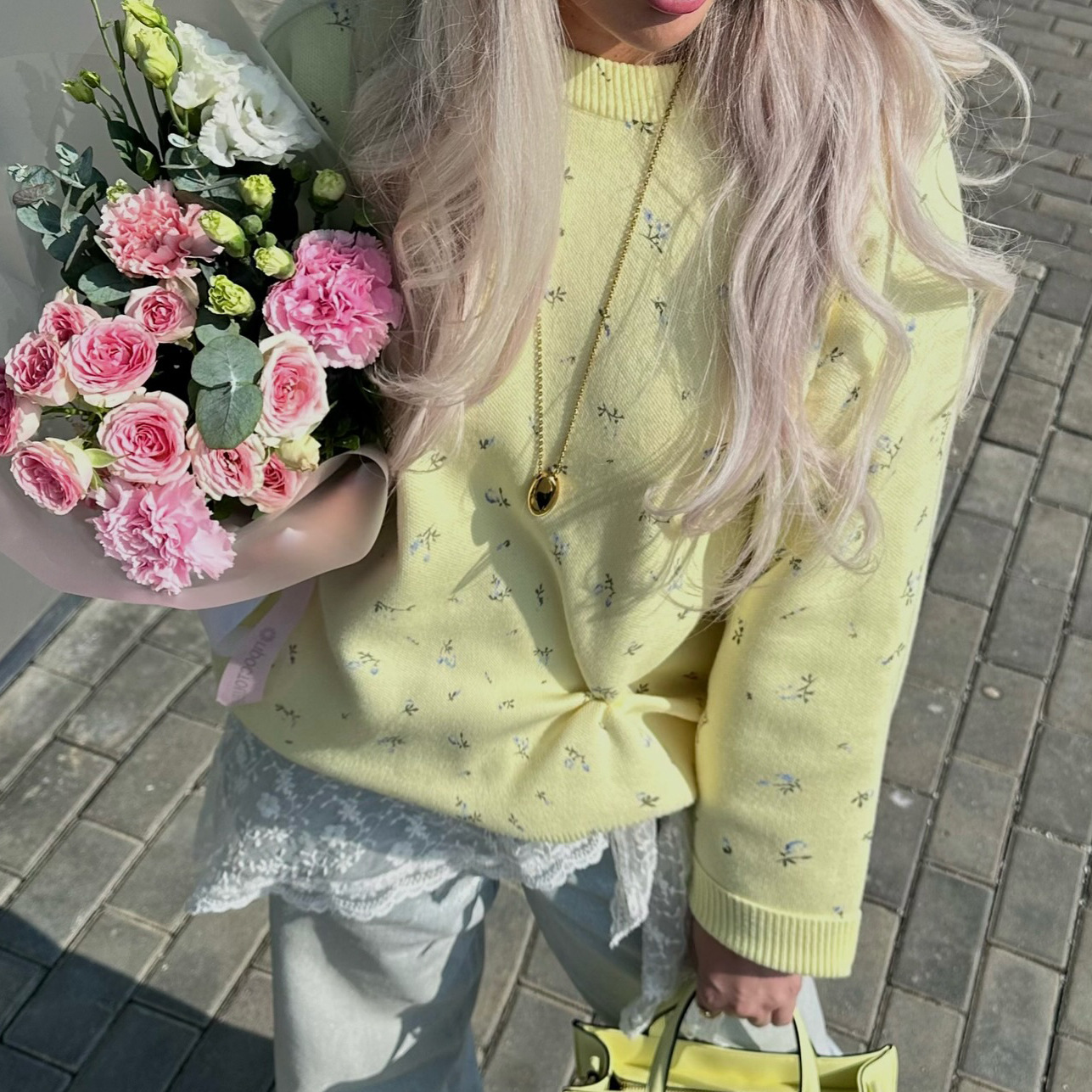 Early autumn gentle style floral round-neck sweater, loose hoodless, fresh and versatile top, niche new sweet women's clothing Application Scenario