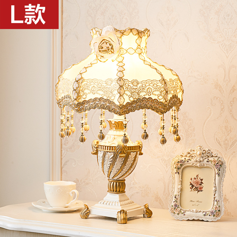 European-style table lamp, bedroom, ins girl bedside lamp cabinet, wedding room, romantic, warm and luxurious decoration, home dimmable details Picture