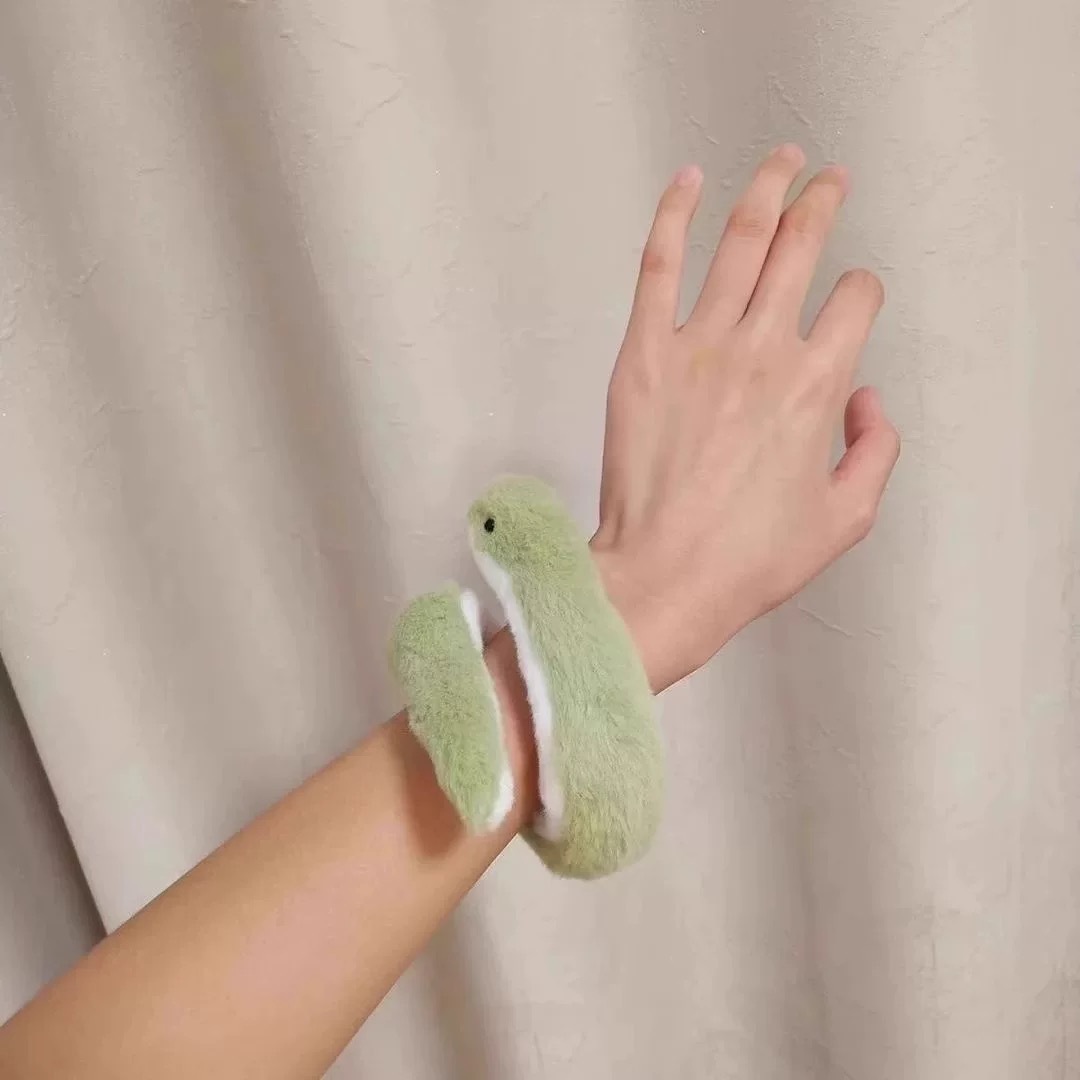 In 2025, the mascot of the Year of the Snake is a cute and realistic snake entwined doll, a children's plush toy, and a small New Year gift Specification image