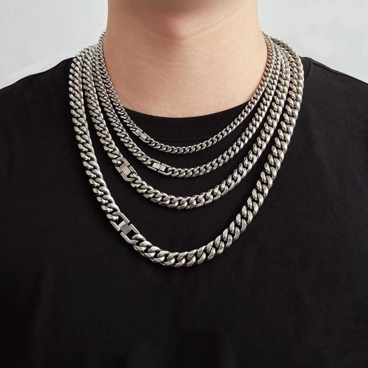 Titanium steel Cuban chain hip-hop necklace, stainless steel round ground encrypted chain, fashionable men's jewelry clasp titanium steel necklace accessory