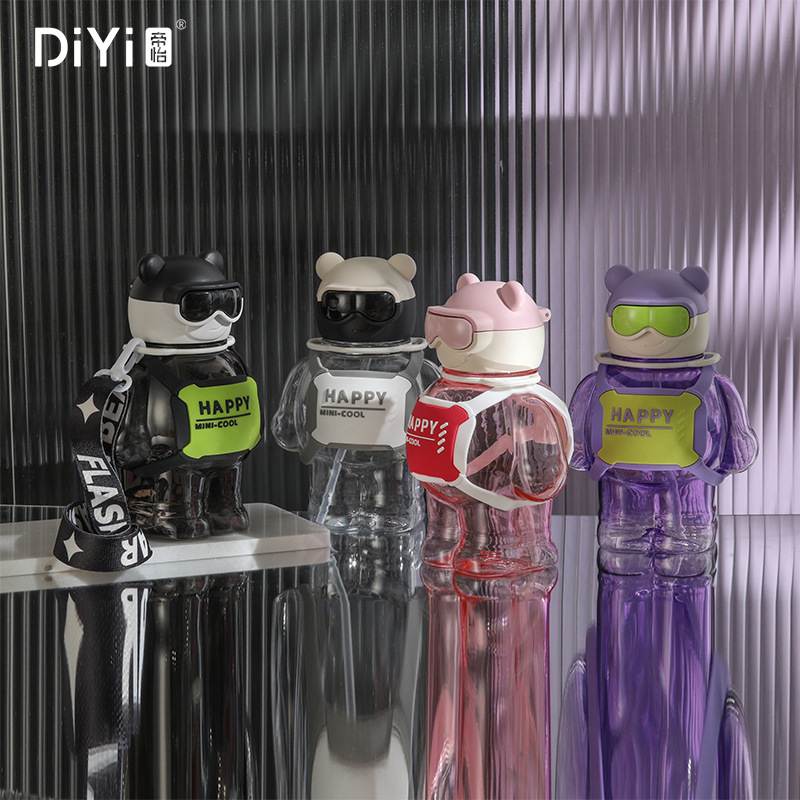 Di Yi Tide Play Lightning Bear Straw Plastic Cup High Appearance Level Large Capacity Students Children Outdoor Portable Water Cup Item Picture