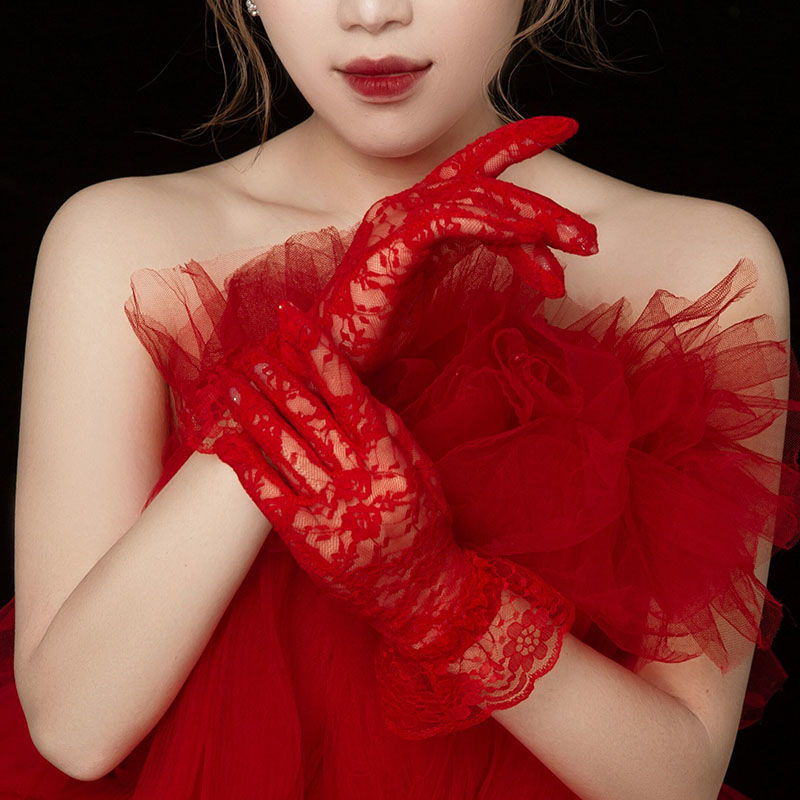 Large lace gloves
