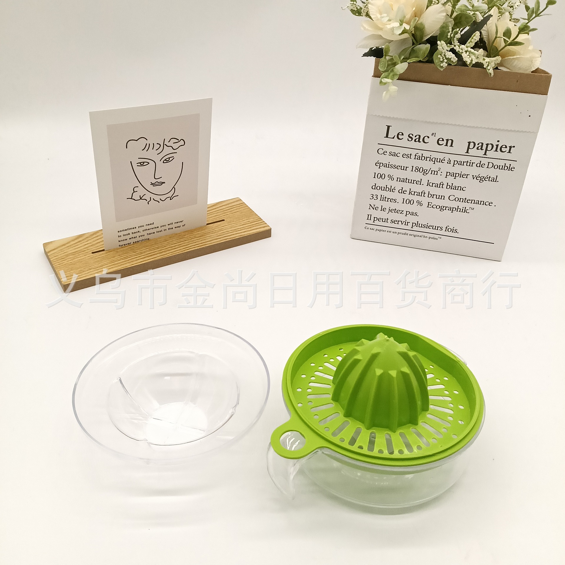Cross-border wholesale manual juicer with graduated measuring cup, fruit juicer, simple orange and lemon juicer cup Application Scenario