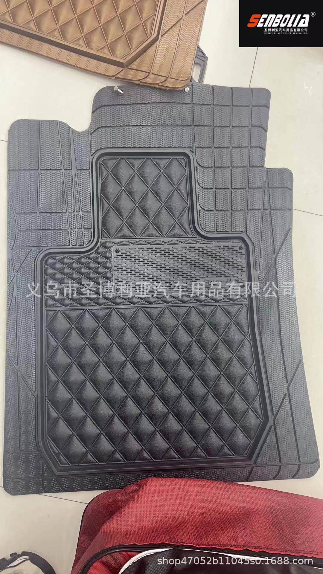 وسائد أقدام السيارات طراز F8 3D+ ذات الأرجل العالية ومقاومة الانزلاق وتنظيف السيارات Item Picture