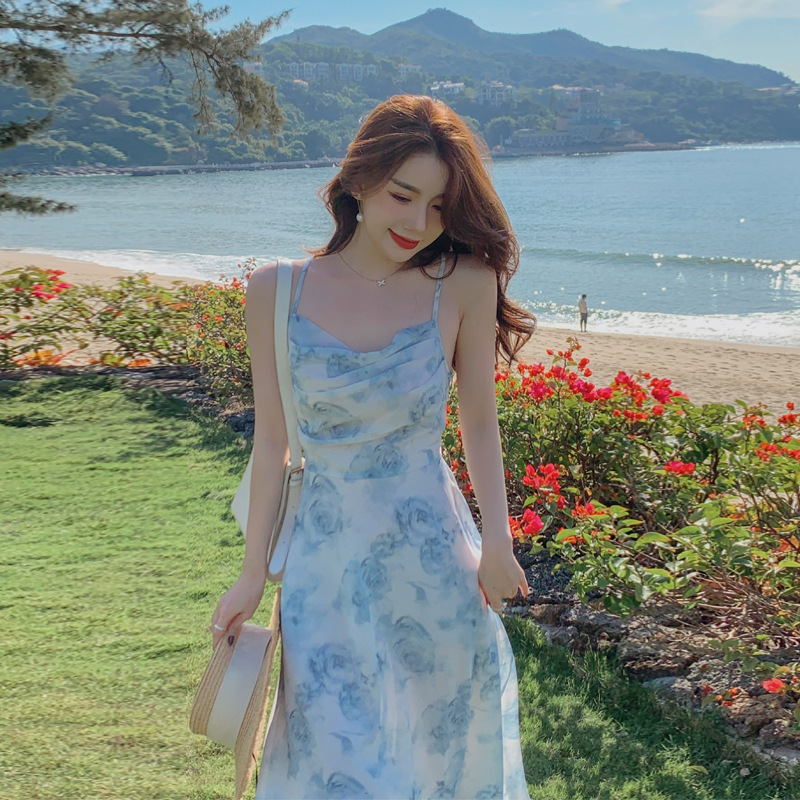 法式小众碎花吊带连衣裙女纯欲高级感茶歇仙女夏油画海边度假长裙