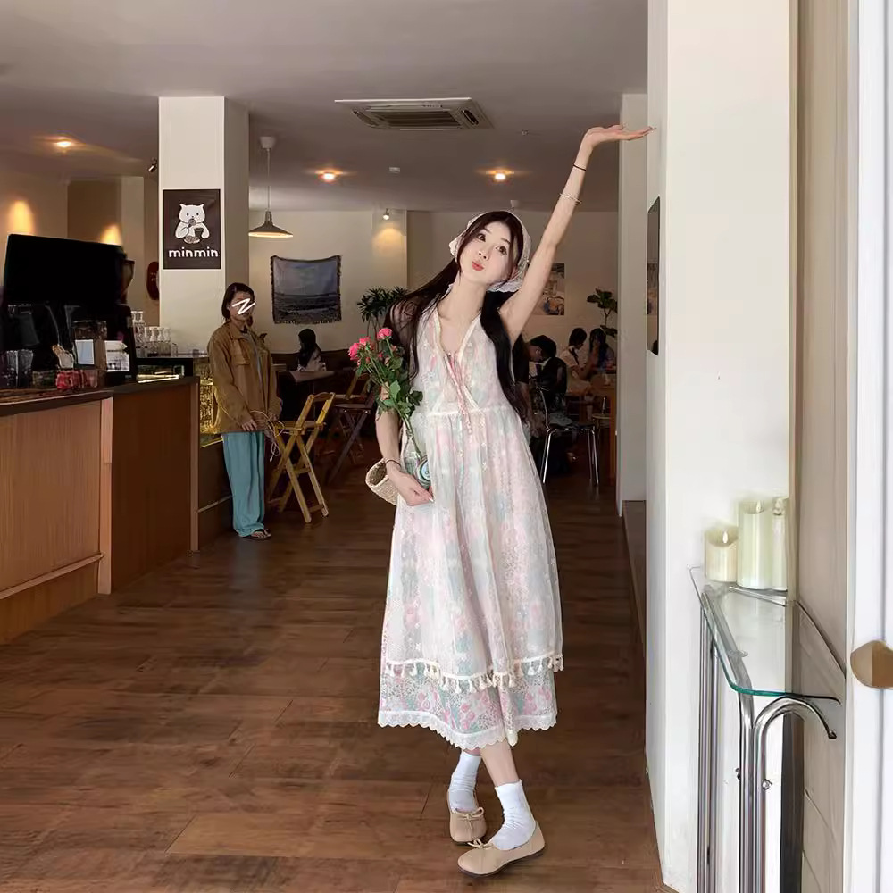 A real photo of a chic and simple forest girl in South Korea wearing a floral dress. A mid-length women's dress comes with a headscarf and a lace blouse details Picture