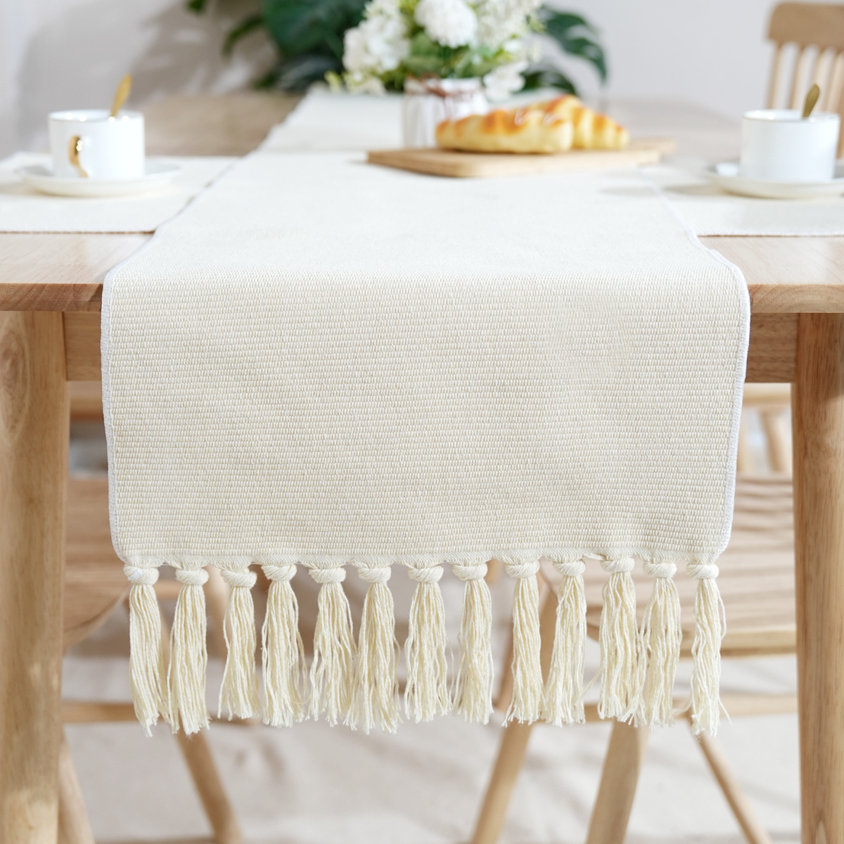 Maoda Modern, fashionable, elegant and simple solid color table flag, beige versatile, thickened tassel side table flag, modern style tea towels, high-quality wear-resistant placemats wholesale details Picture