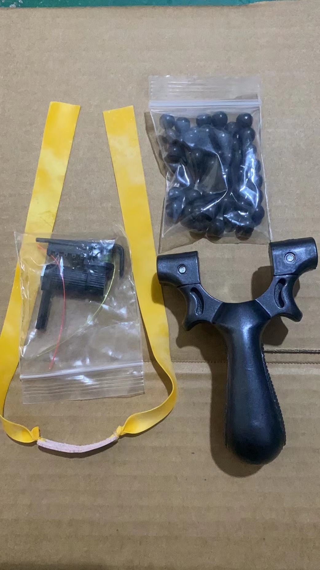 树脂激光瞄扁皮筋快压红外线瞄准单弓玩具