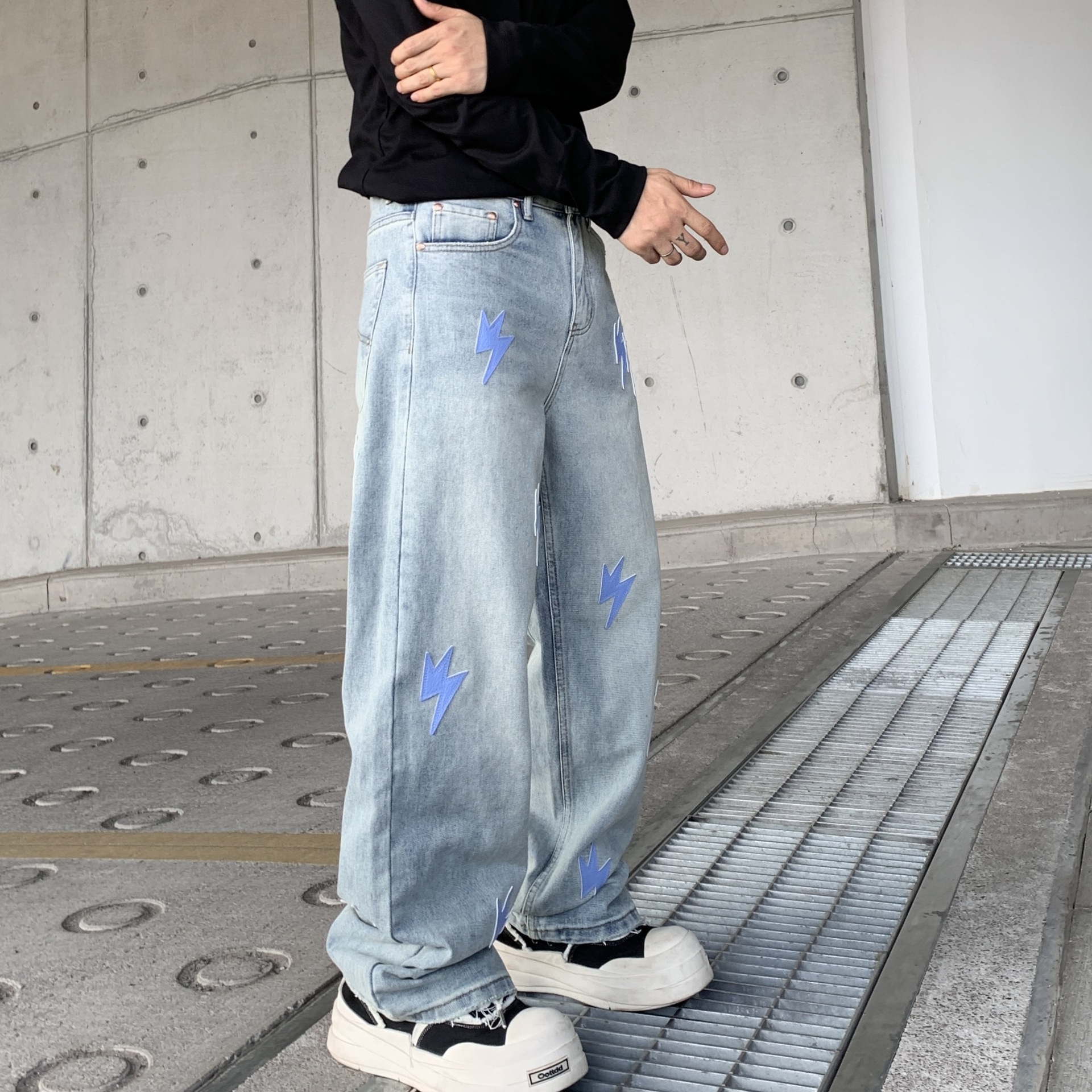 American retro blue lightning embroidered jeans for men, a new summer 2025 trendy brand loose straight-leg men's wear details Picture