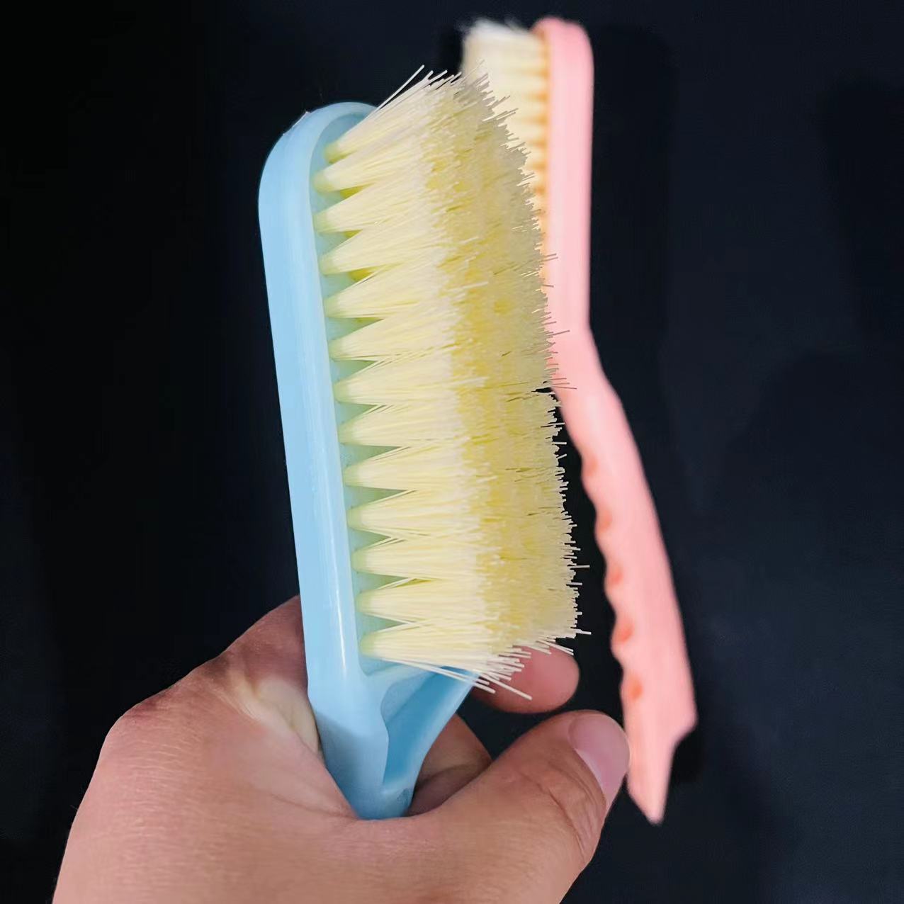 Soft bristles for household use, no damage to shoes, household shoe brush, special washing brush for shoes, multi-functional long-handled cleaning board brush Application Scenario