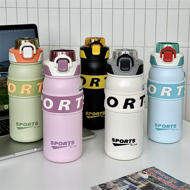 Student sports bouncing handle insulated cup, large-capacity outdoor portable straw insulated cup, high appearance level couple water cup Application Scenario