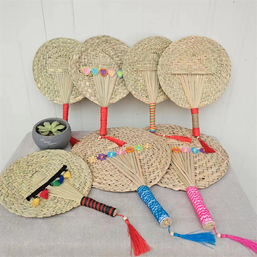 Stalk straw craft fan fan braided grass shade of cattail leaf fan hand banana stalk the old fan in summer details Picture