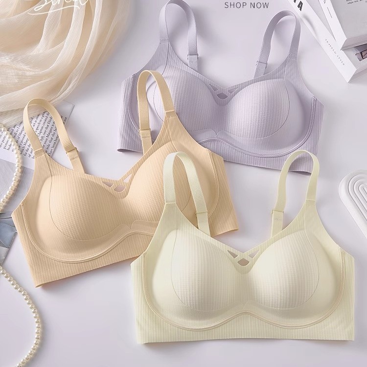 This seamless and comfortable cloud-shaped bra is designed for women with a small bust, breast retraction, and anti-sagging. It features a thin, frameless bra cover