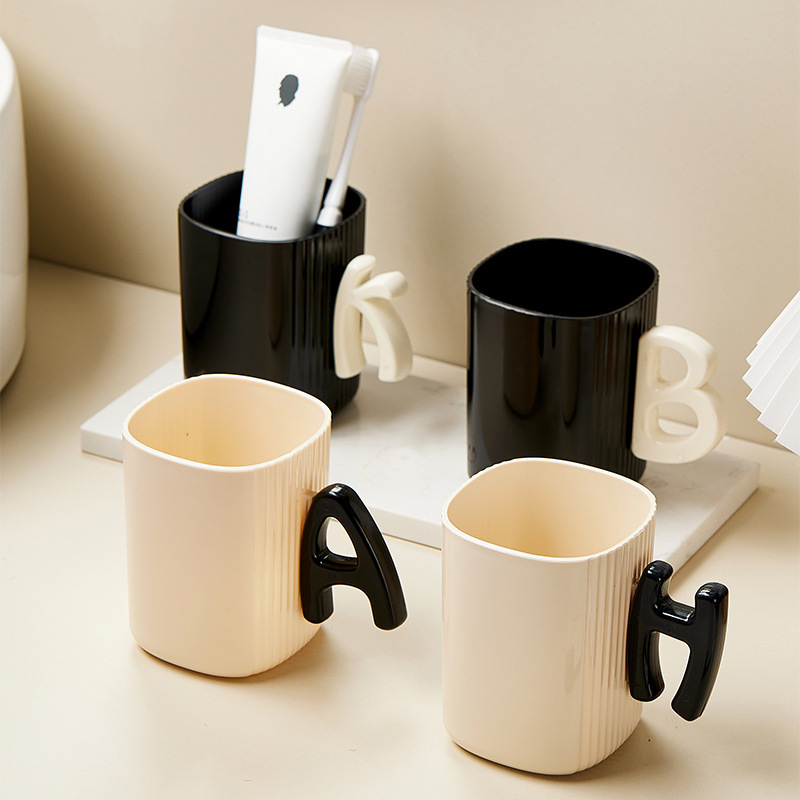 Simple and solid color household brushing cup, student dormitory couple mouthwash cup, high appearance level, light luxury with handle Application Scenario