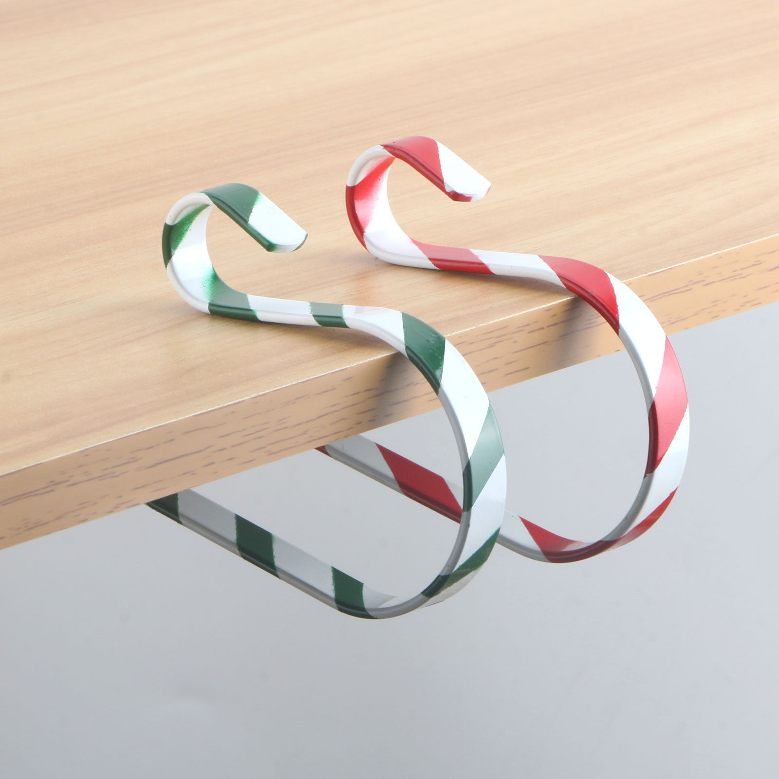 Cross-border Christmas red and white diagonal hook fireplace decoration items, holiday party gift hanging, Christmas stocking rack Application Scenario