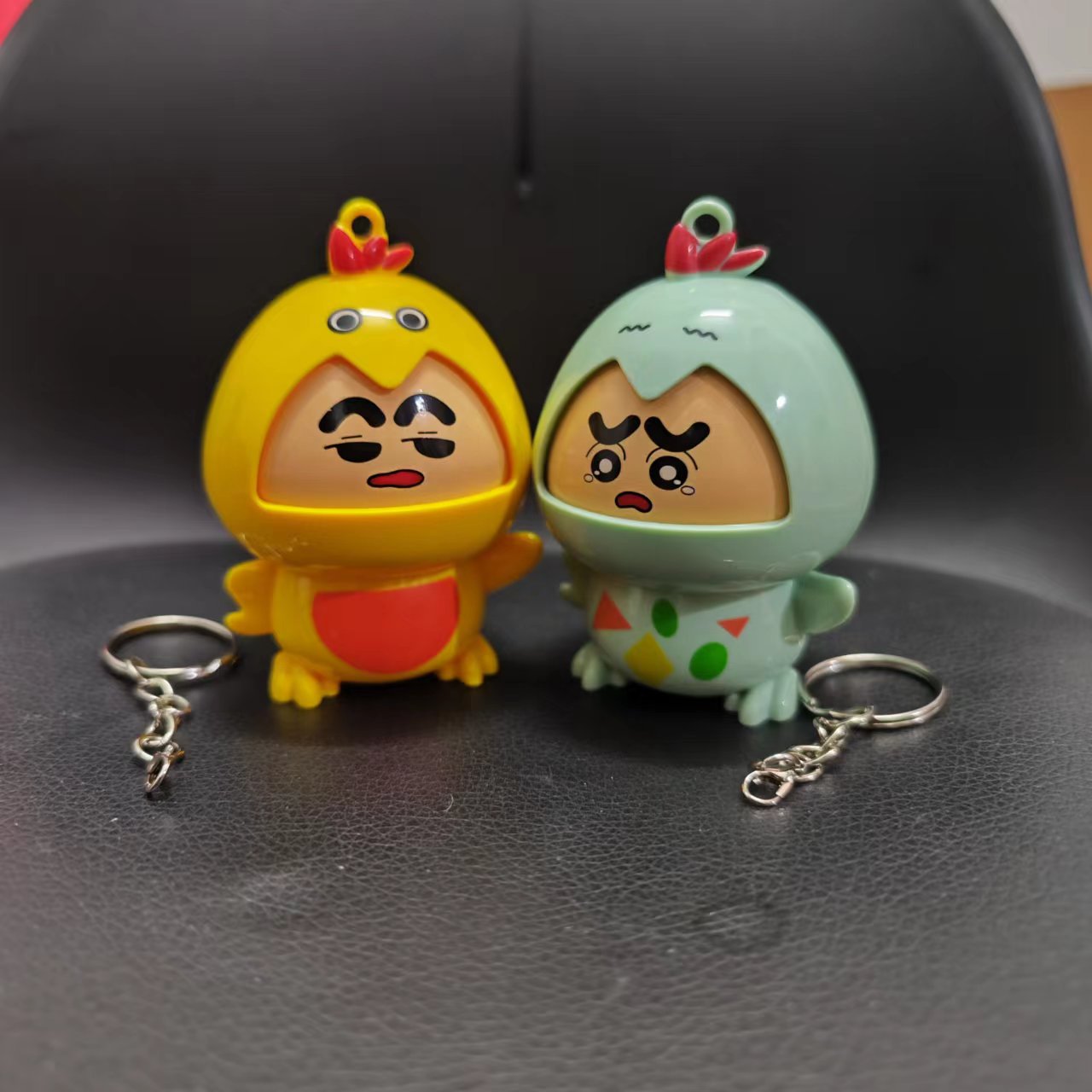 Keychain cartoon pendant, cute gift schoolbag, crayon Shin-chan face-changing doll pendant, decorative item, press toy, face-changing chick, Shin-chan toy