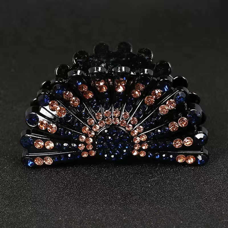 Korean large-sized hair accessories, hair clips, women's back head hair grippers, hair clips, rhinestone hair flower headwear, shark clips Application Scenario