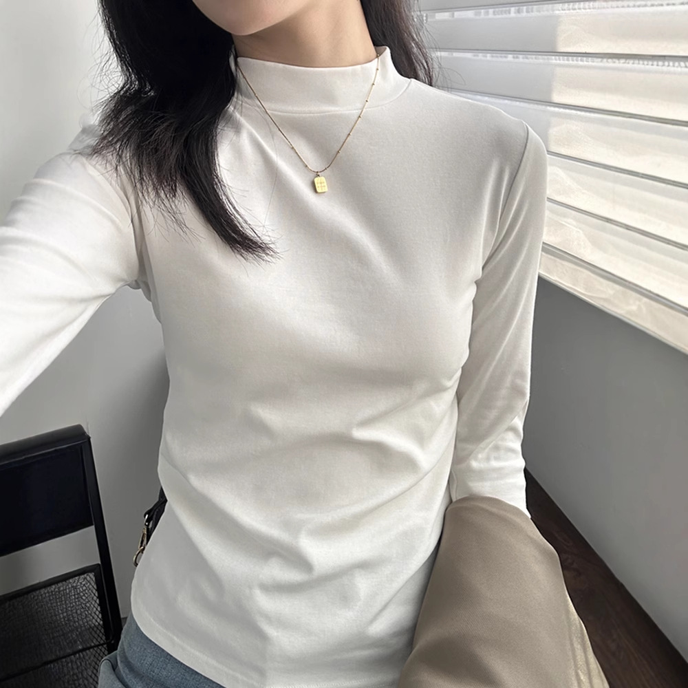 A dark grey base layer shirt paired with a small stand-up collar cotton long-sleeved T-shirt for women. A black semi-high collar top for early autumn and early autumn is trendy for women details Picture