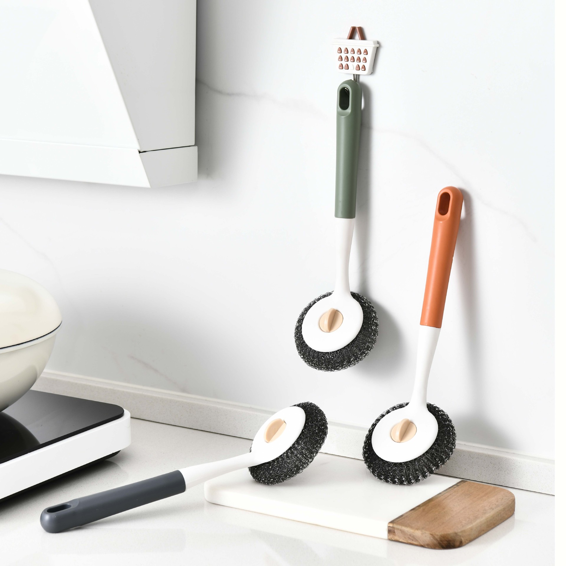 Steel wool balls can be used as substitutes for dishwashing brushes, kitchen pot brushes, and household long-handled cleaning brushes Application Scenario