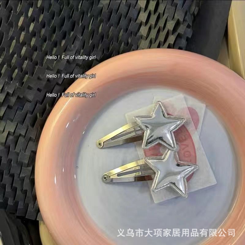 Dopamine Sweet Stars Hairpin Cute Sweet Girl Heart Bangs Side Splicing Clip Student Headwear Hair Accessories Girl Application Scenario