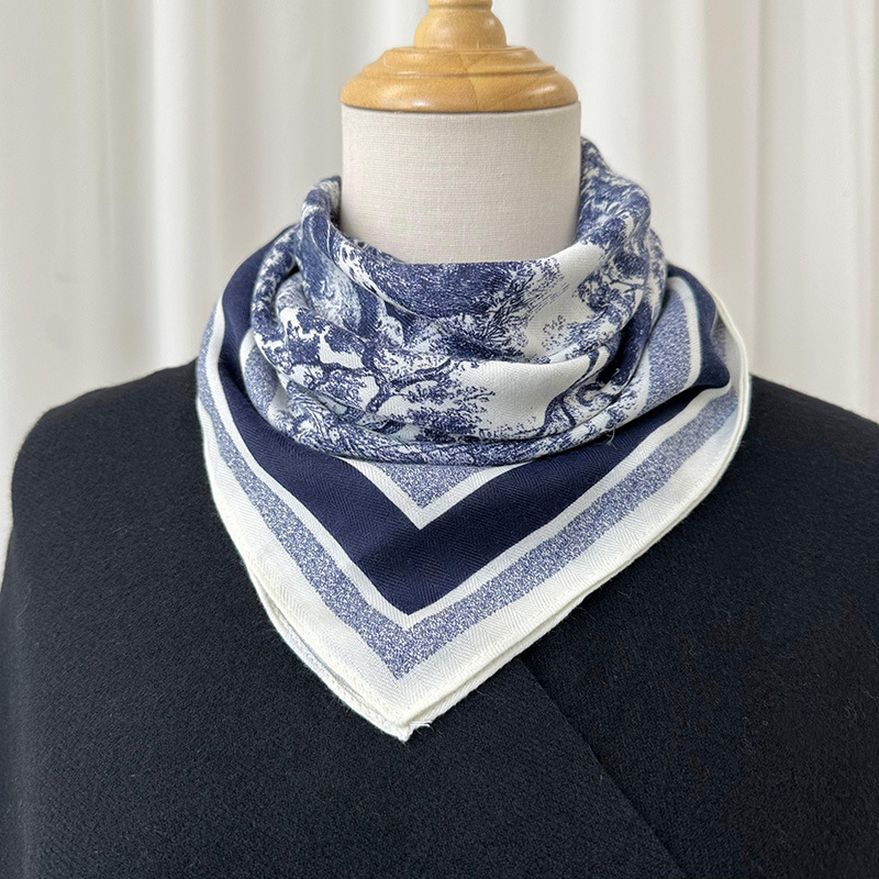 Autumn And Winter New Small Golden Ball Magnetic Buckle Cotton And Linen Square Feminine Everything Multifunctional Neck Neck Collar Live Explosion details Picture