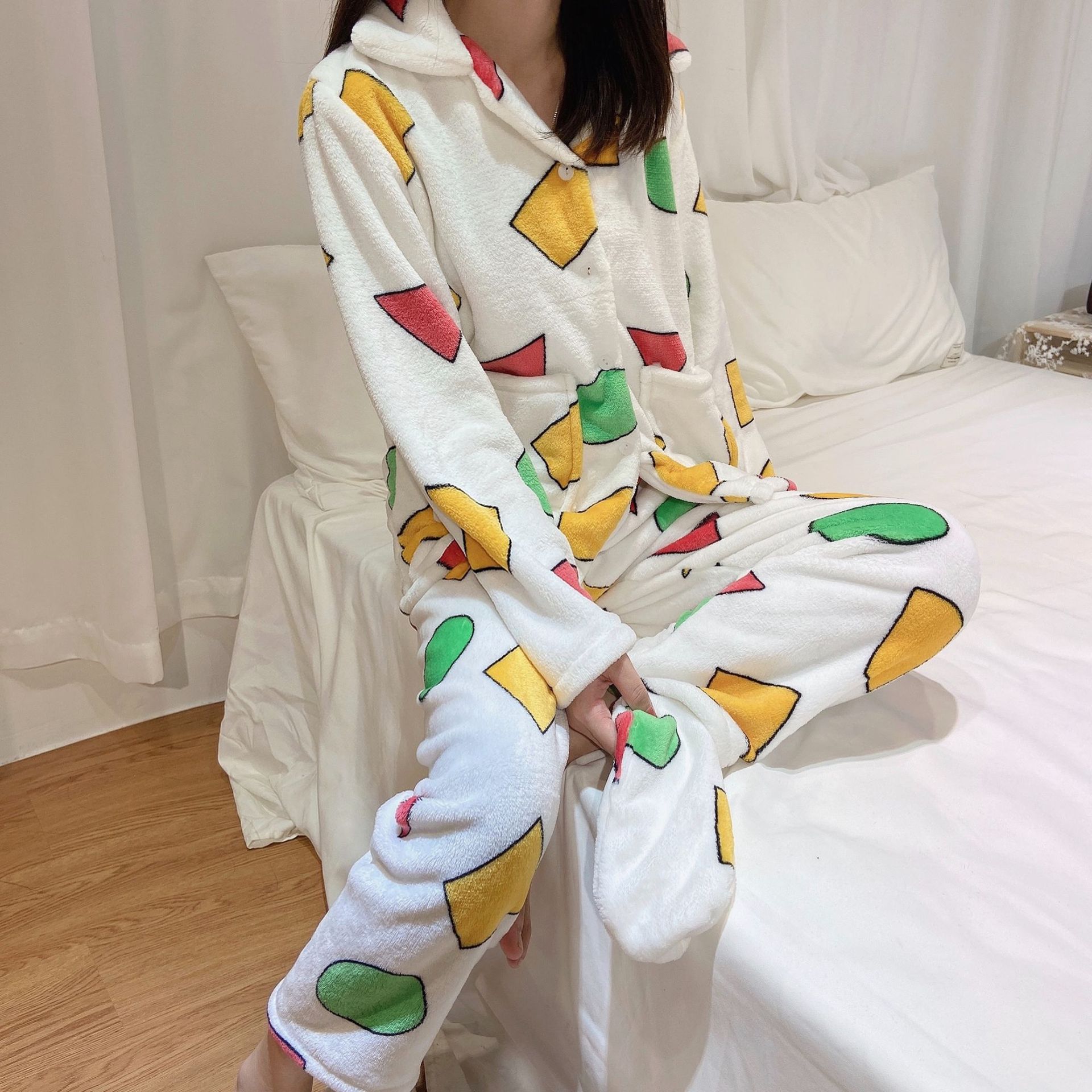 Winter Flannel Ladies Pajamas Lapel Cardigan Long Sleeve Trousers Girl Cartoon Cute Warm Home Suit Application Scenario