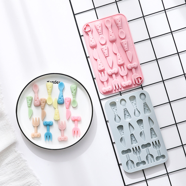 Stock 12 Even Knife And Fork Molding Silicone Mold Chocolate Cake Mold Baking Tools Drop Glue Wax Bottle Sugar Mold details Picture