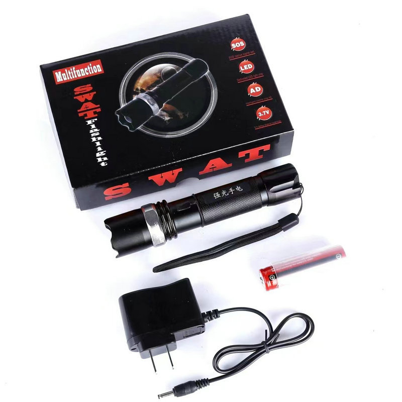 手电筒/电筒/潜水手电筒/电池干电池/三眼电筒白底实物图