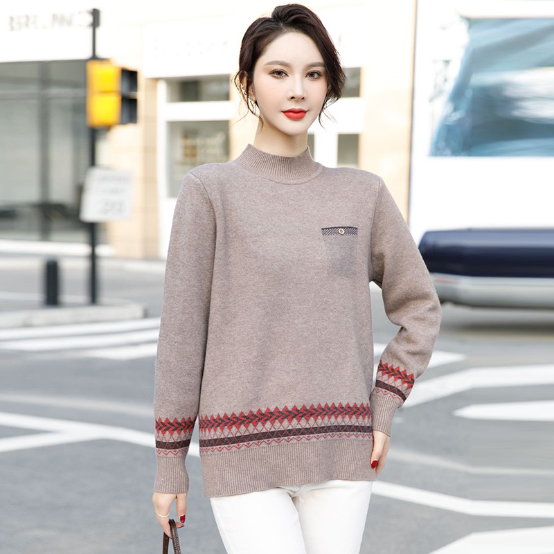 2021 Winter new semi-high neck round neck stylish mom's knitted sweater, thickened one-piece fleece sweater for middle-aged and elderly people Specification image
