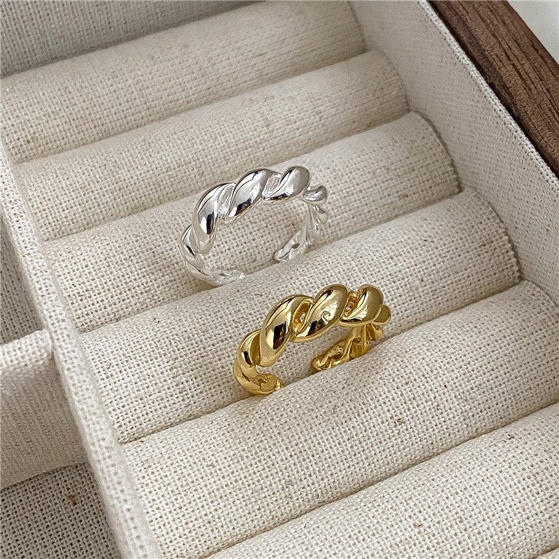 Korean S925 sterling silver croissant open ring women's fashionable and individual Instagram niche design index finger women's ring wholesale Application Scenario