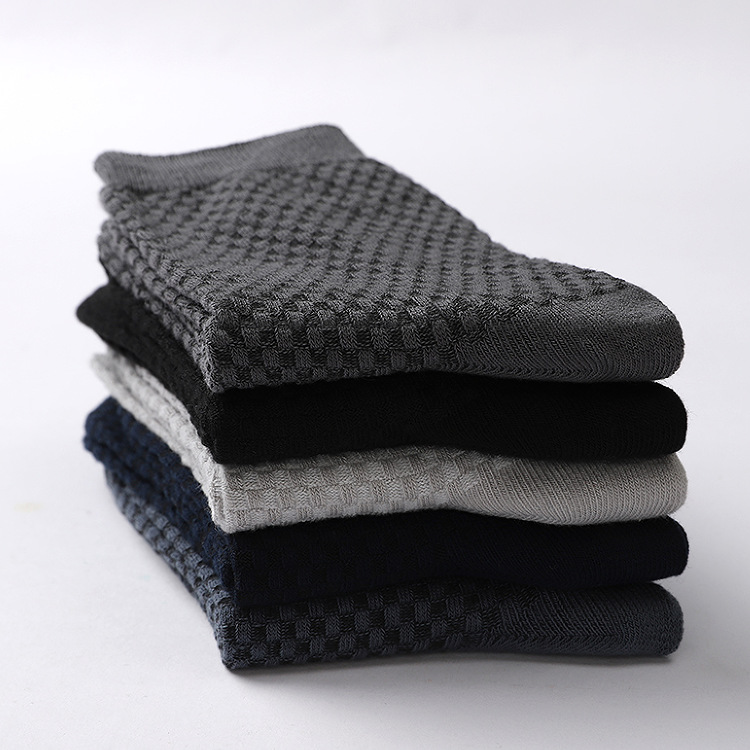 Wholesale of new bamboo fiber men's socks with double-needle subtle patterns and small squares from the manufacturer Specification image