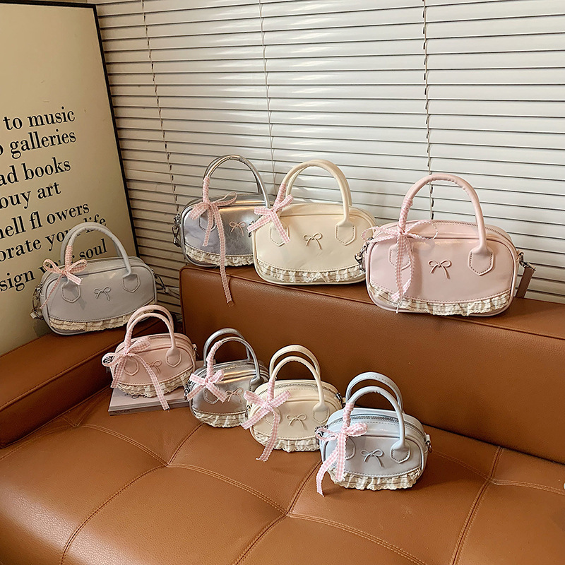 The manufacturer directly approves the new Korean version children's bags. Stylish lace-patterned handbags, cute bow accessory bags for little girls, retro pillow bags, and student crossbody bags