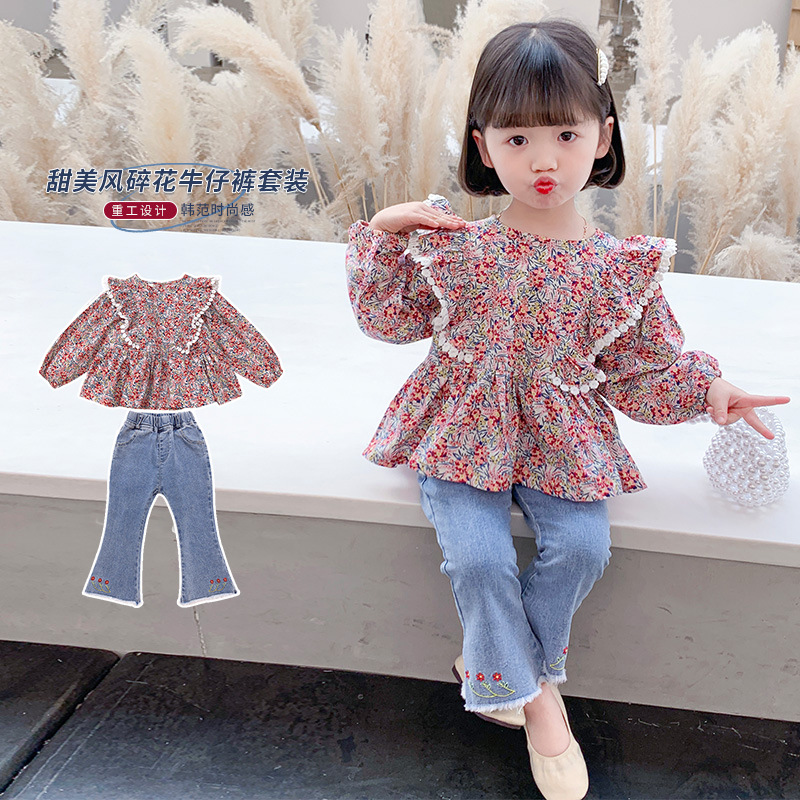 A 2021 new spring and autumn collection for girls, featuring a two-piece set of children's clothing with floral prints and jeans