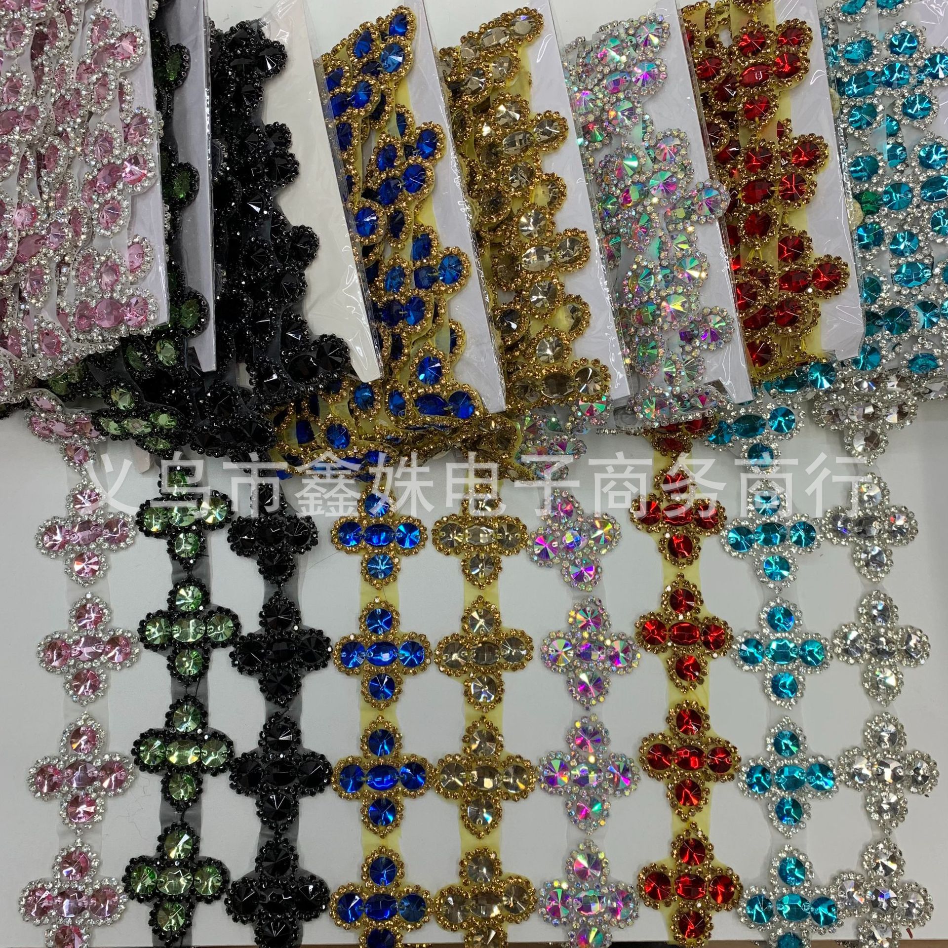 Step into the best-selling multi-color and four-color grass fashion accessories, high-quality, heavy-duty self-adhesive and diamond-encrusted DIY wedding dresses and evening gowns