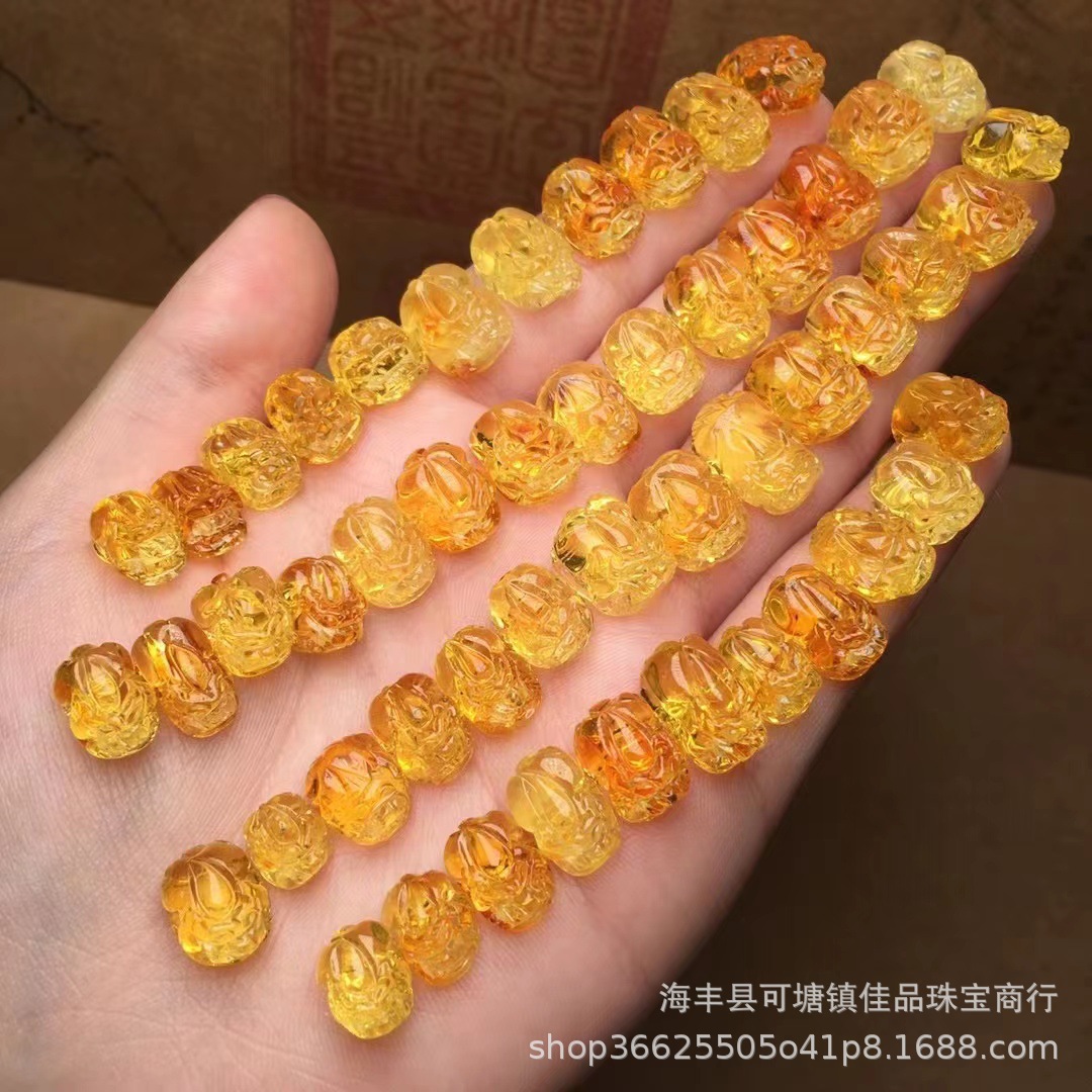 Natural Amber Wax Mini Pixiu Wax Rich Chicken Oil Yellow Carving Three-Dimensional Shape Full Factory Direct Sales Specification drawing