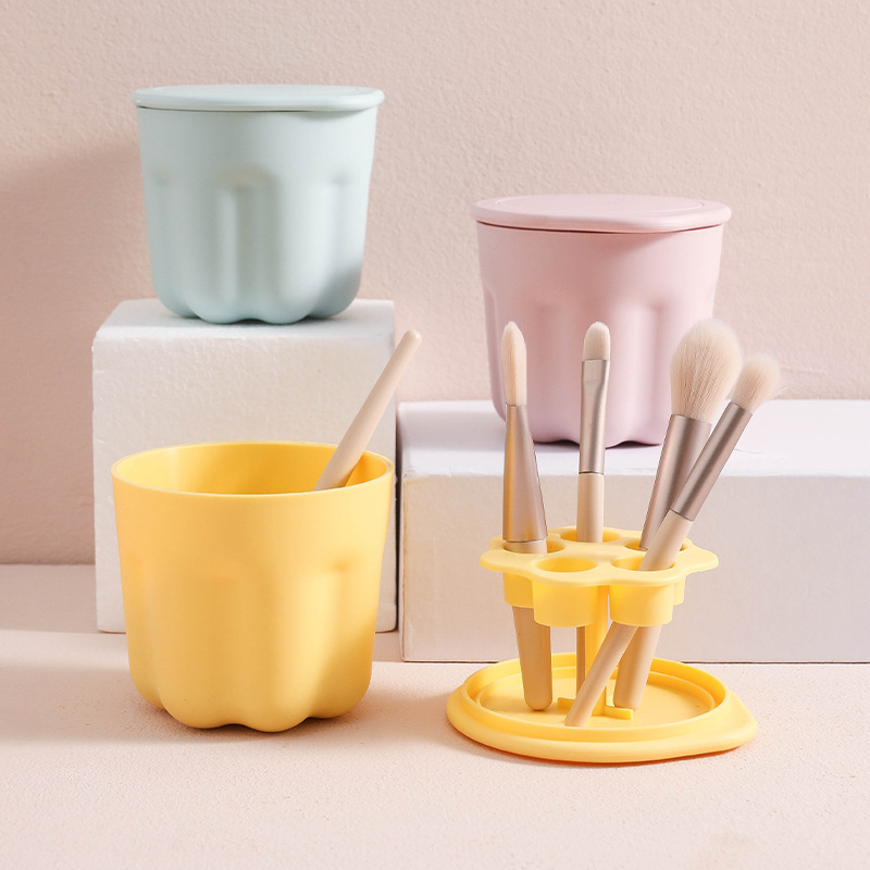 Makeup brush cleaning, storage bin, drying rack Application Scenario
