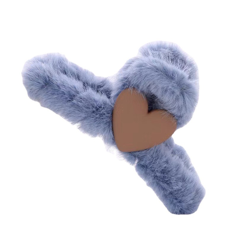 Korean-style plush hairpin for autumn and winter fashion, a large heart-shaped plush hairpin for girls Item Picture
