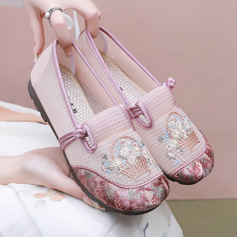 New style of women's shoes, old Beijing cloth shoes, women's breathable, cut-out and embroidered shoes, one-step mom shoes, women's shoes, versatile, national trend, national trend details Picture