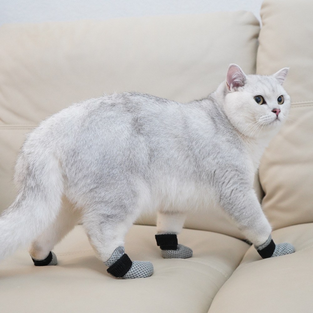 Chongtapet pet shoe covers are comfortable, breathable, and made of mesh fabric for cats. They are anti-scratch and protective foot covers for cats