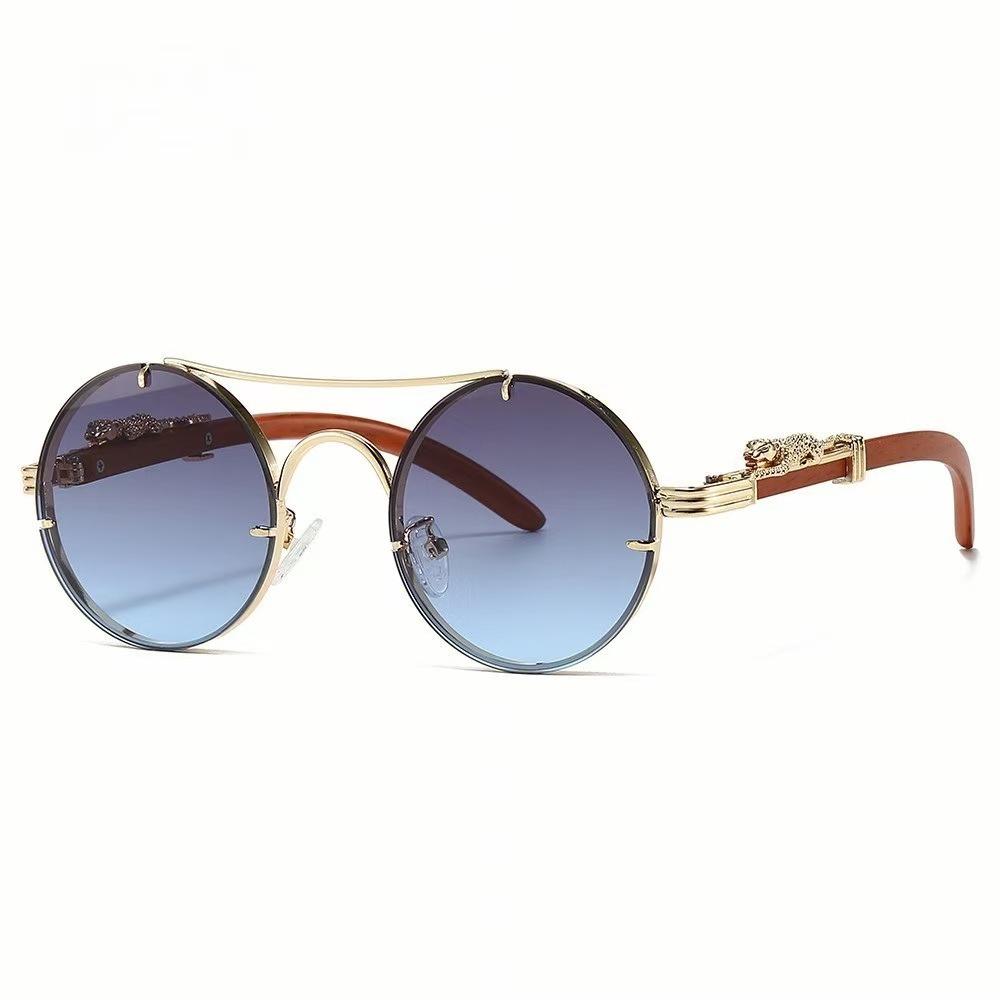 European and American classic retro double-beam crown mirror, unique leopard head decorative temple, fashionable and trendy sunglasses for both men and women Application Scenario