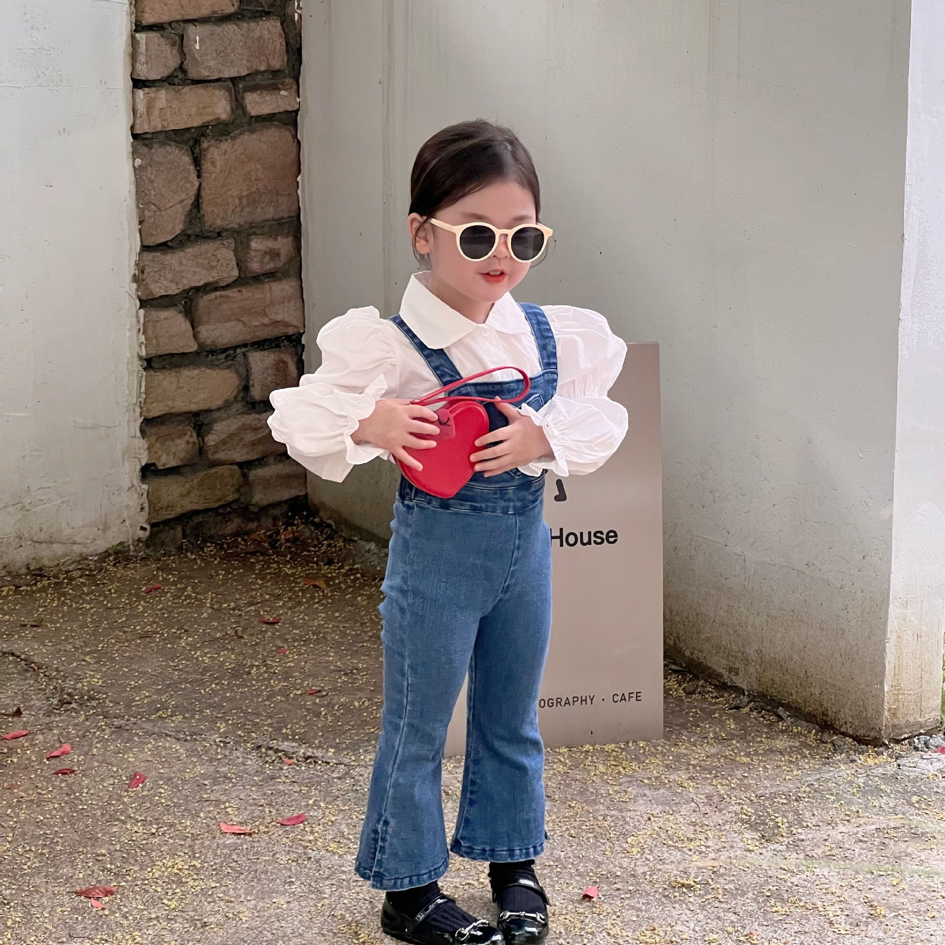2022 Autumn Korean Edition Girls' Elastic Slimming Love Denim Overalls, Children's denim slimming Overalls flared pants details Picture