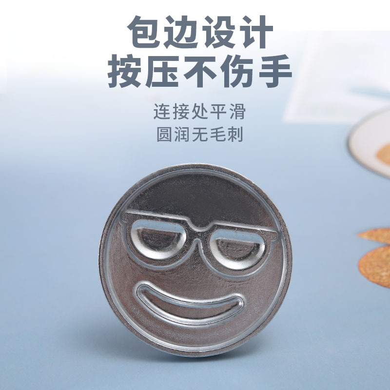 Wholesale of cross-border zinc alloy biscuit molds, smiling face pastry cakes, cake die-cutting machines, baking utensils and kitchen tools Application Scenario