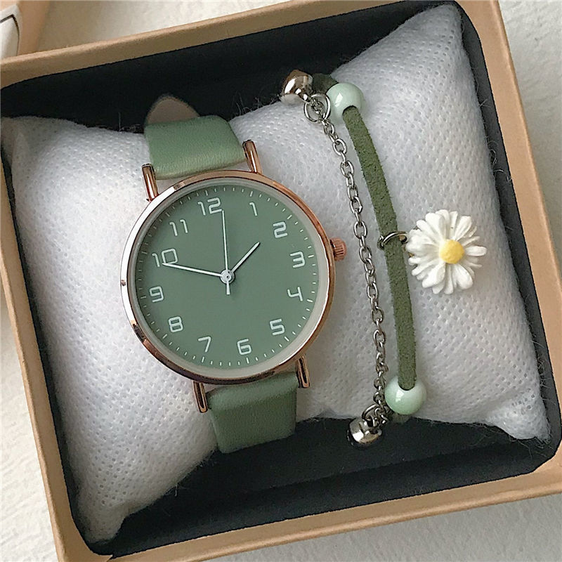 The ins green girl's watch exudes a simple and artistic charm. It's a retro and fair look for junior high school students. It's a versatile quartz watch with a forest style details Picture