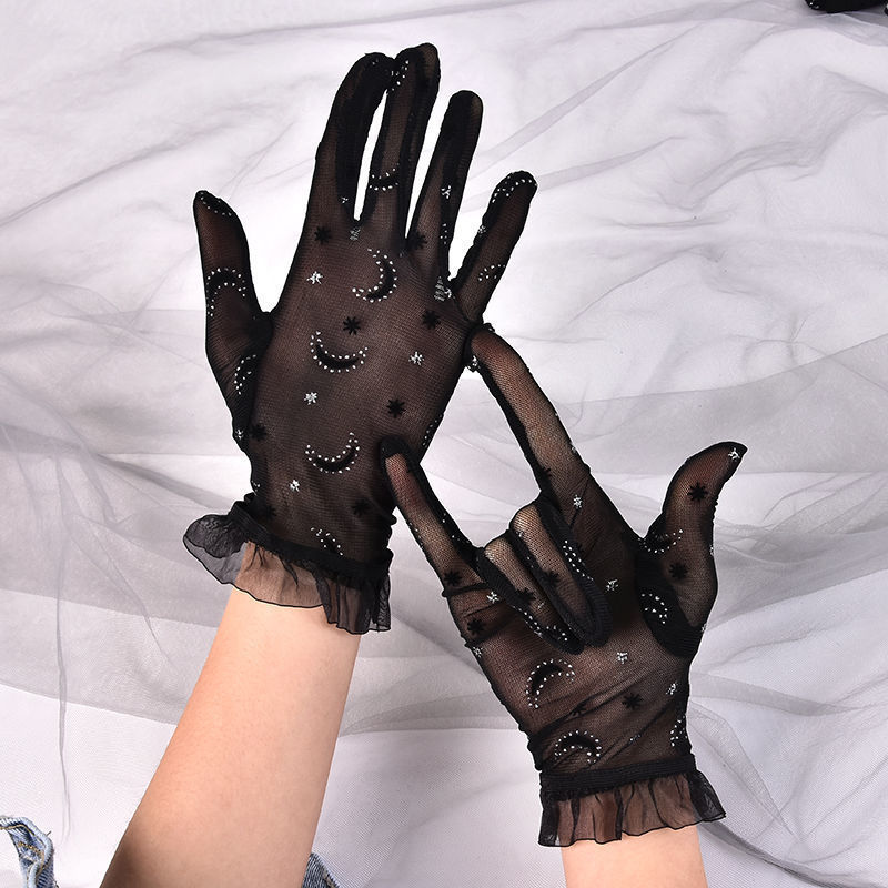 Large lace gloves details Picture